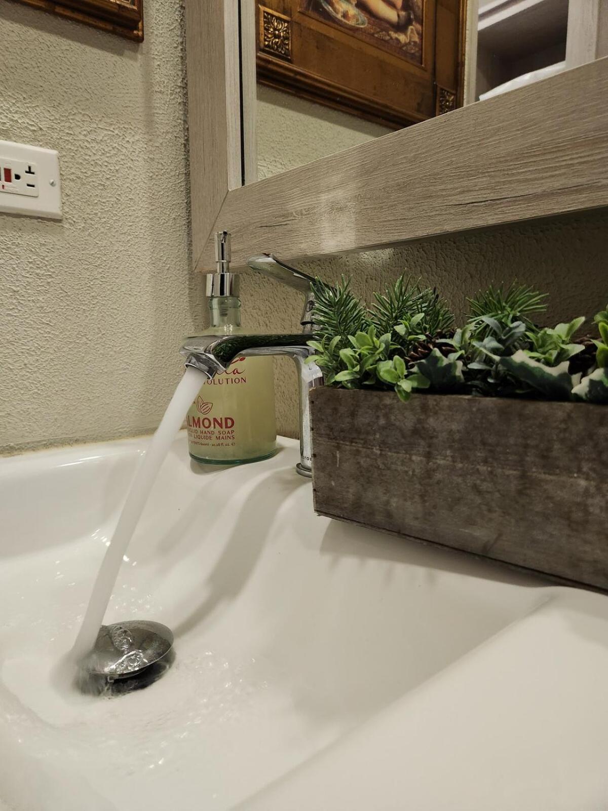 Exclusive With Private Jacuzzi Apartment